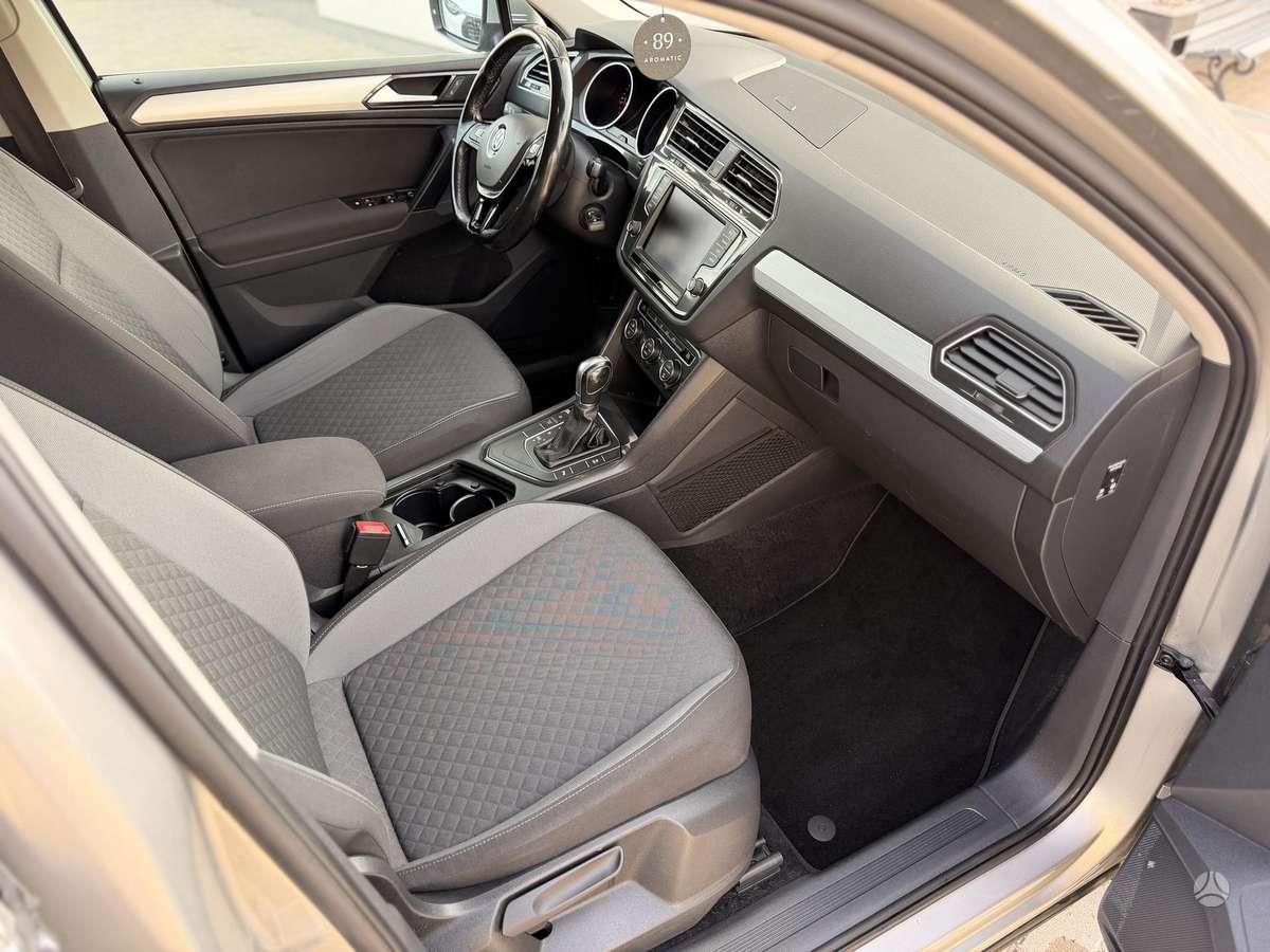 Volkswagen Tiguan - 11
