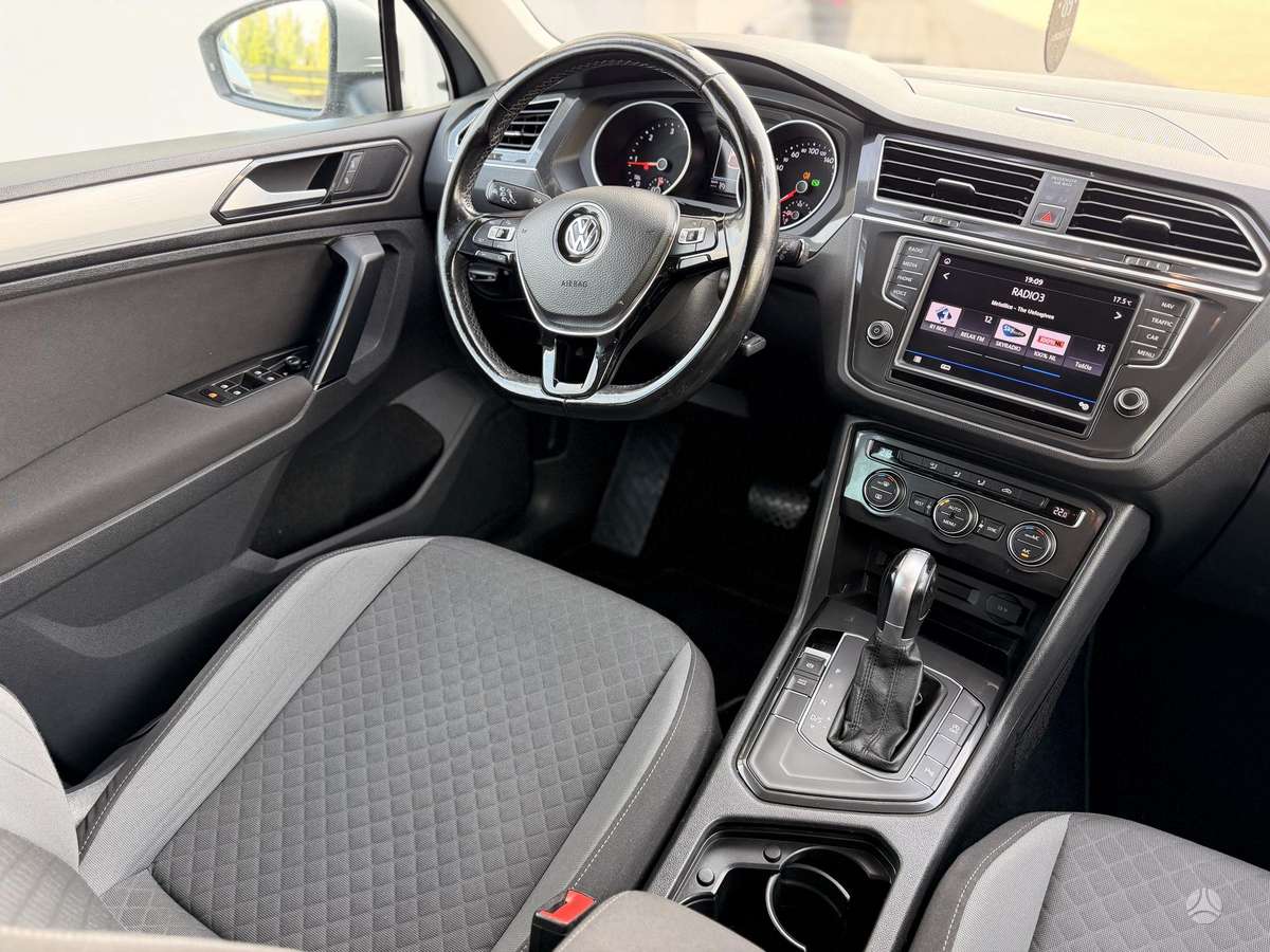 Volkswagen Tiguan - 12