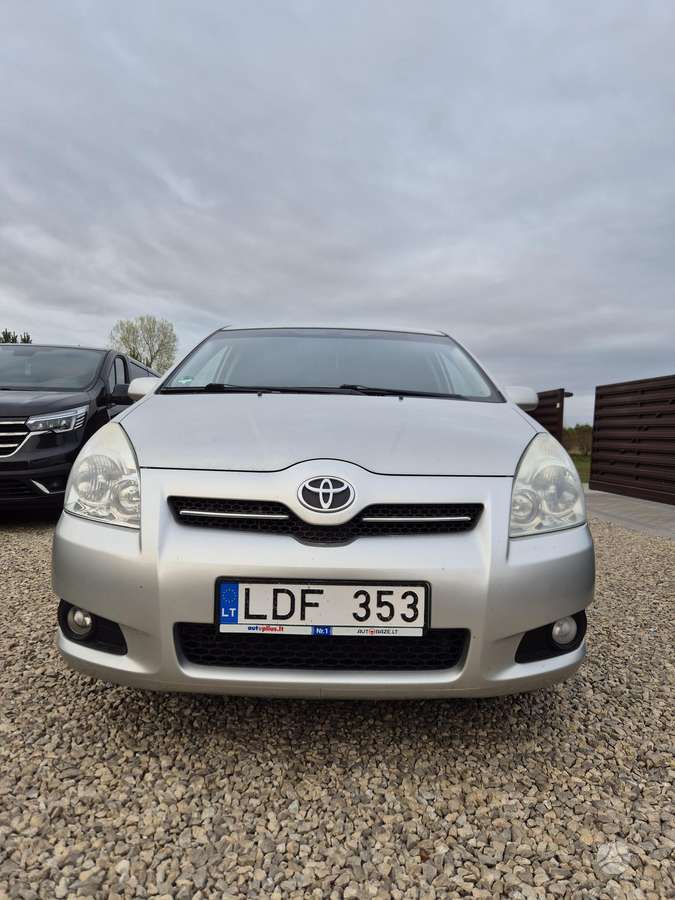 Toyota Corolla Verso - 8