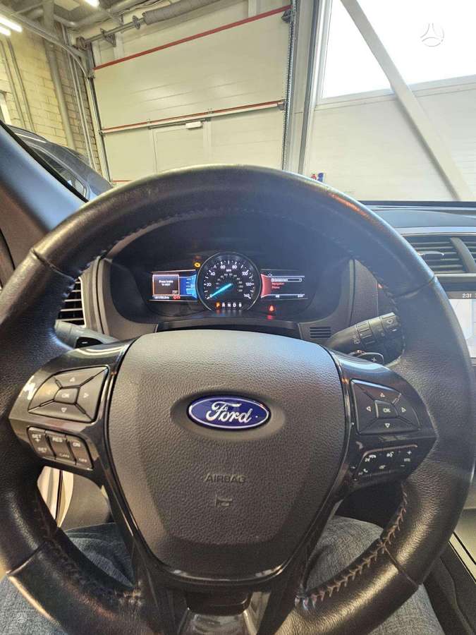 Ford Explorer, 3.5 l., off-road / crossover