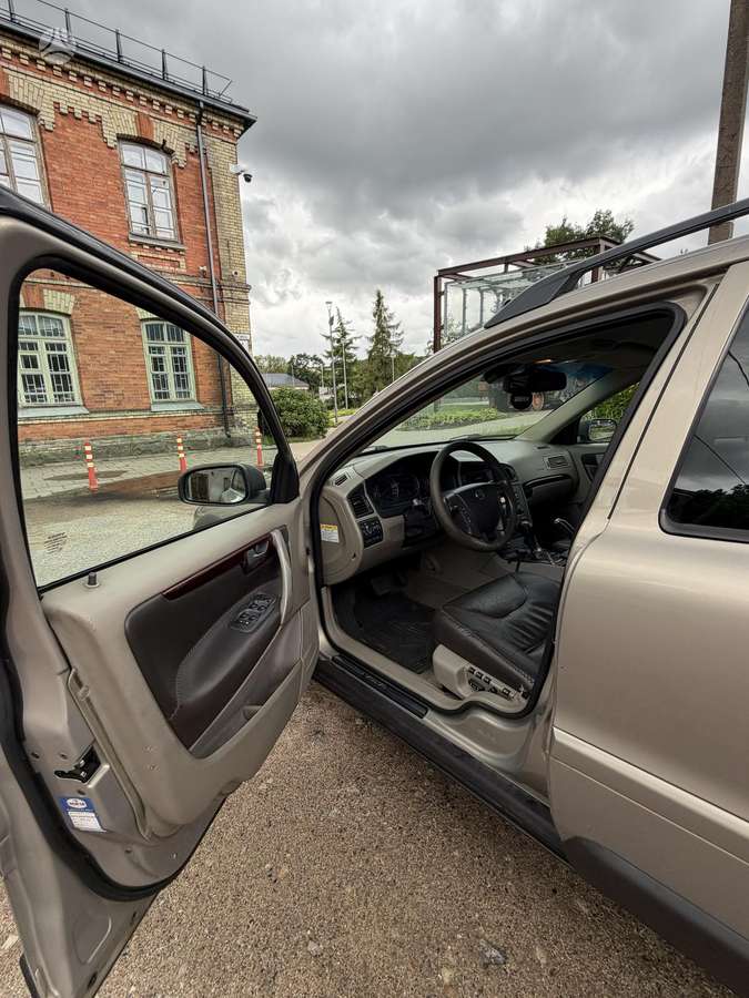 Volvo XC70, 2.4 l., wagon