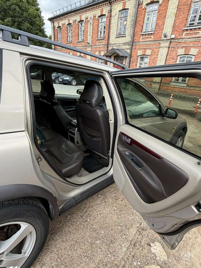 Volvo XC70, 2.4 l., wagon