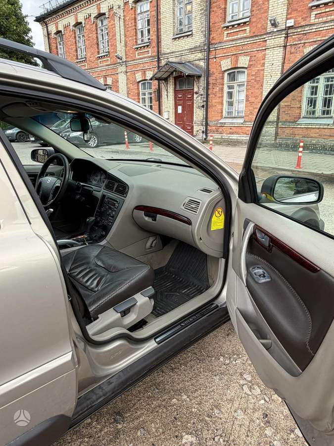 Volvo XC70, 2.4 l., wagon