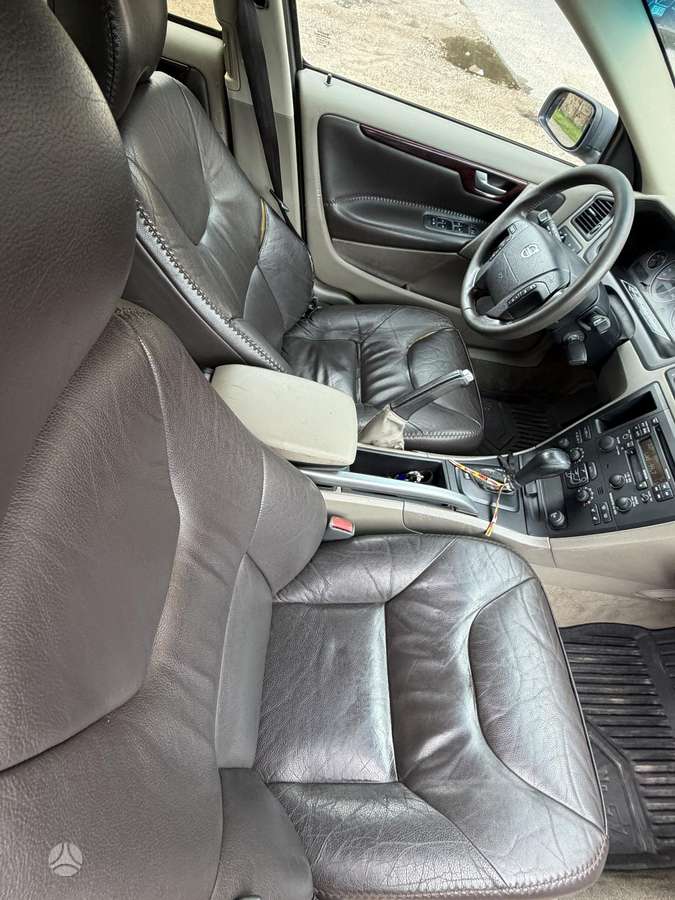 Volvo XC70, 2.4 l., wagon