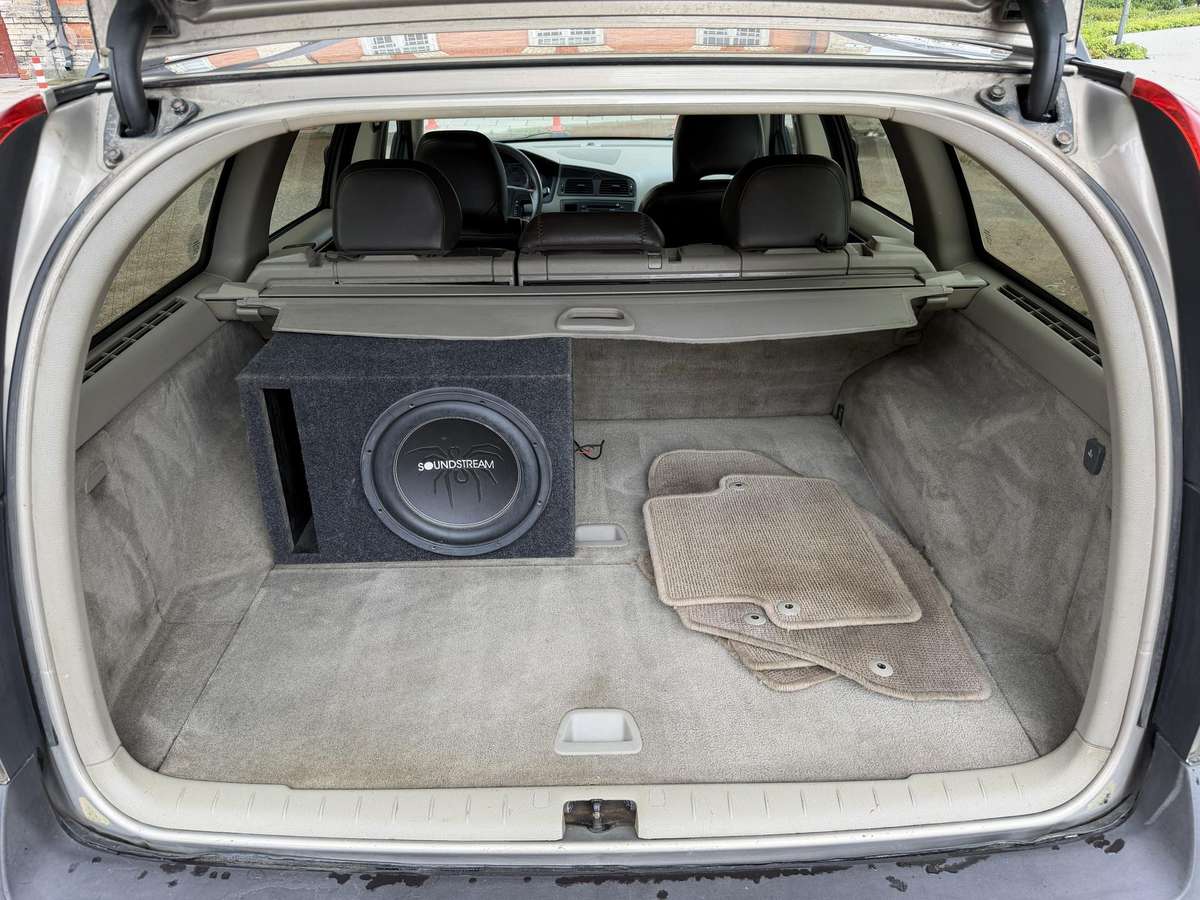 Volvo XC70, 2.4 l., wagon