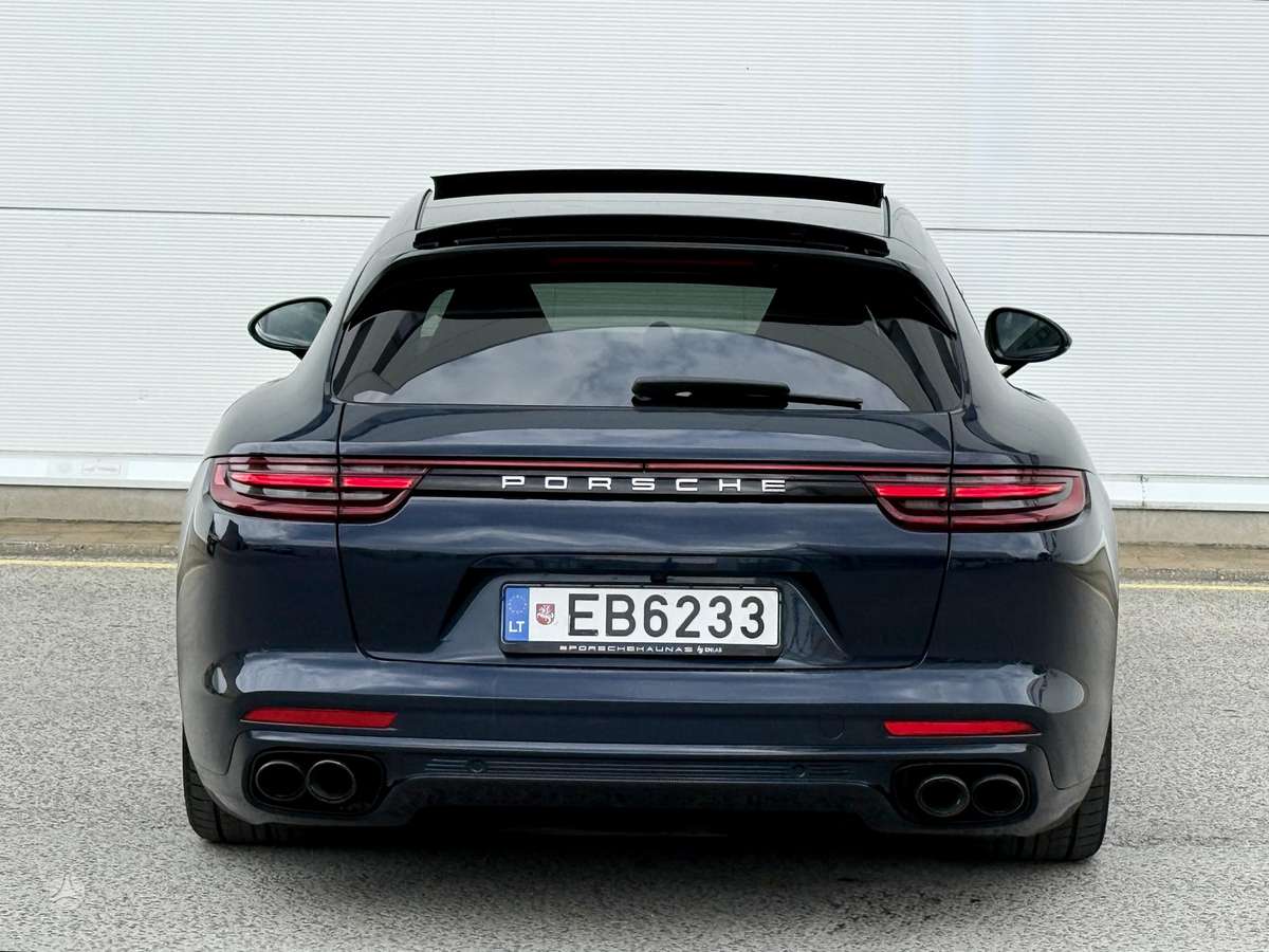 Porsche Panamera - 4