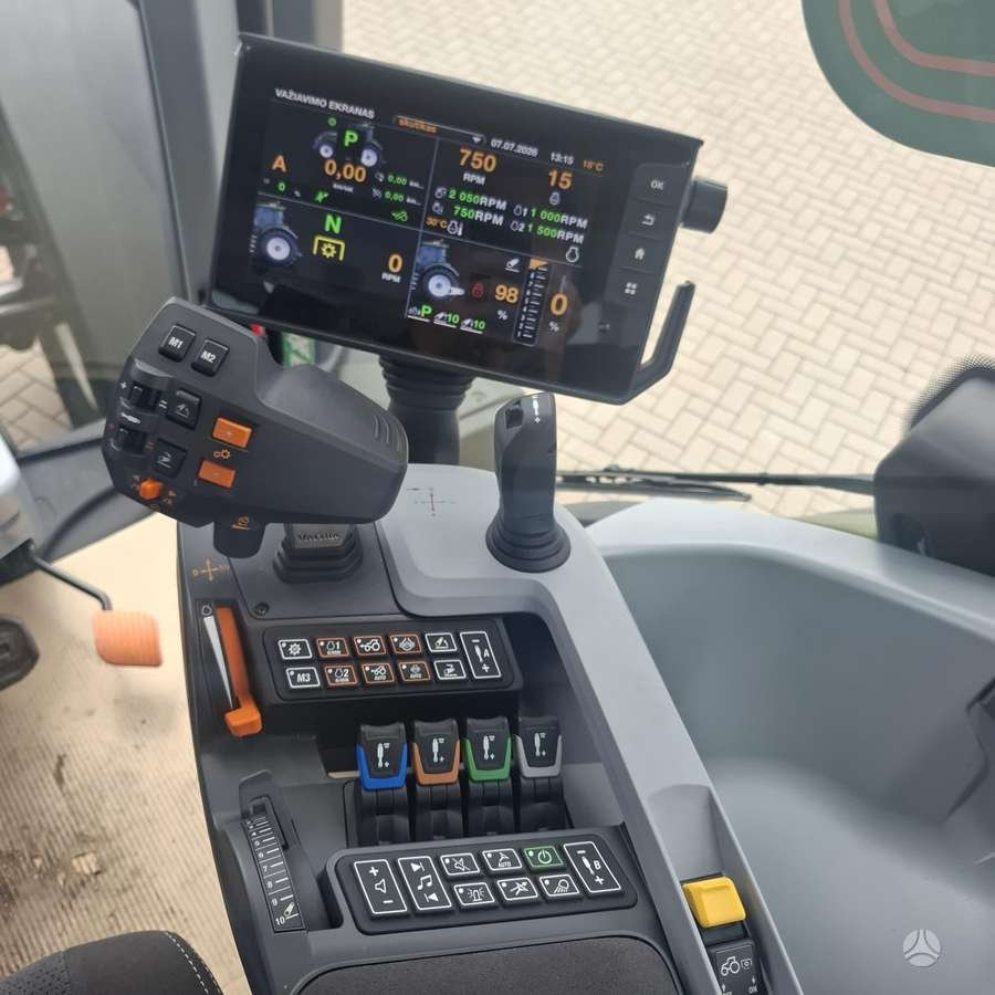 Valtra Q305, traktori