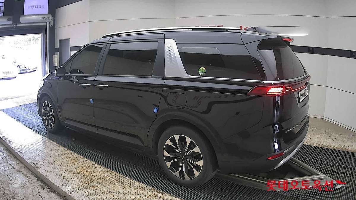 Kia Carnival, 2.2 l., Минивэн