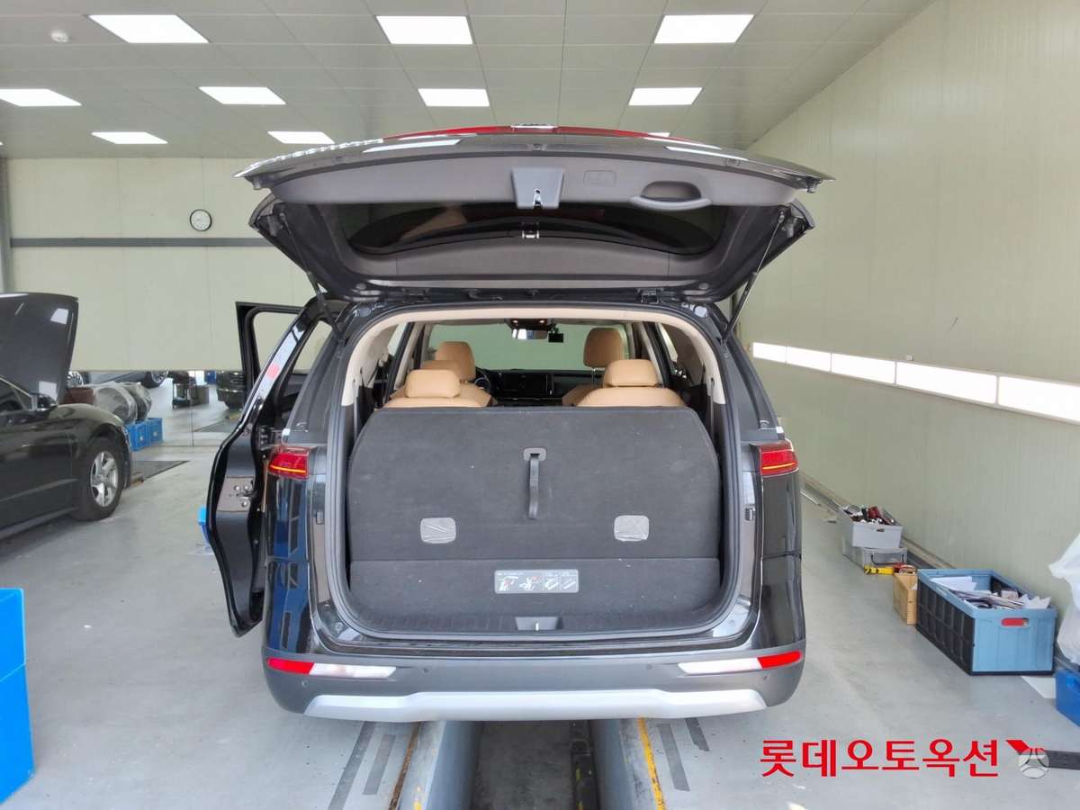 Kia Carnival, 2.2 l., Минивэн