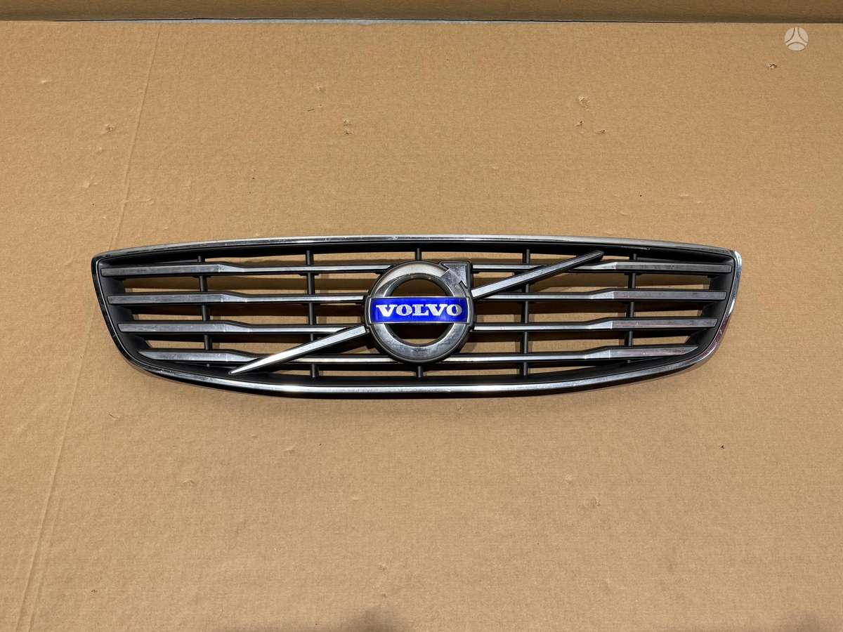 Volvo V70 front grill