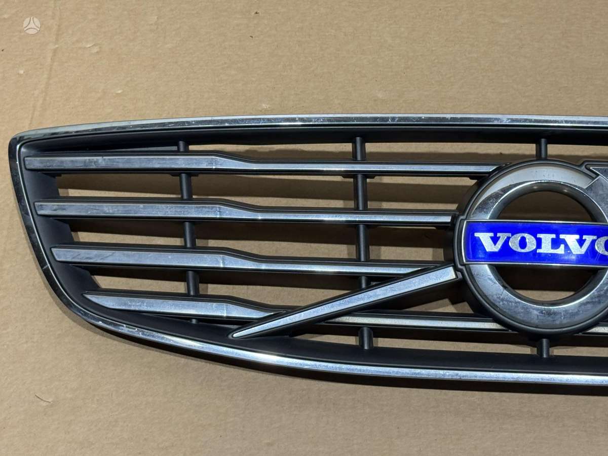 Volvo V70 apdailos grotelės