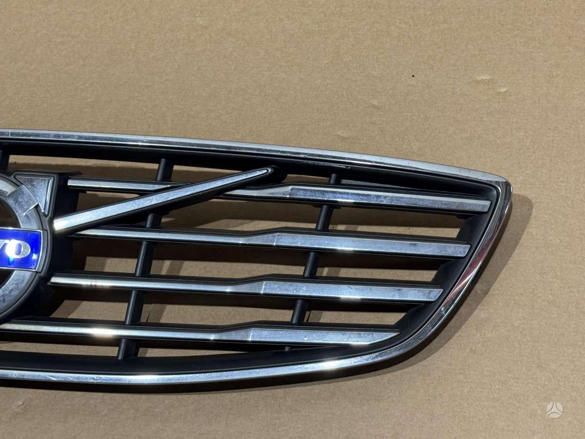 Volvo V70 радиаторная решётка