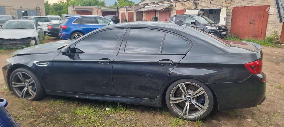 BMW M5, 4.4 l., Седан