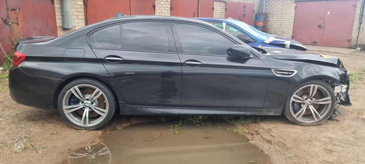 BMW M5, 4.4 l., Седан