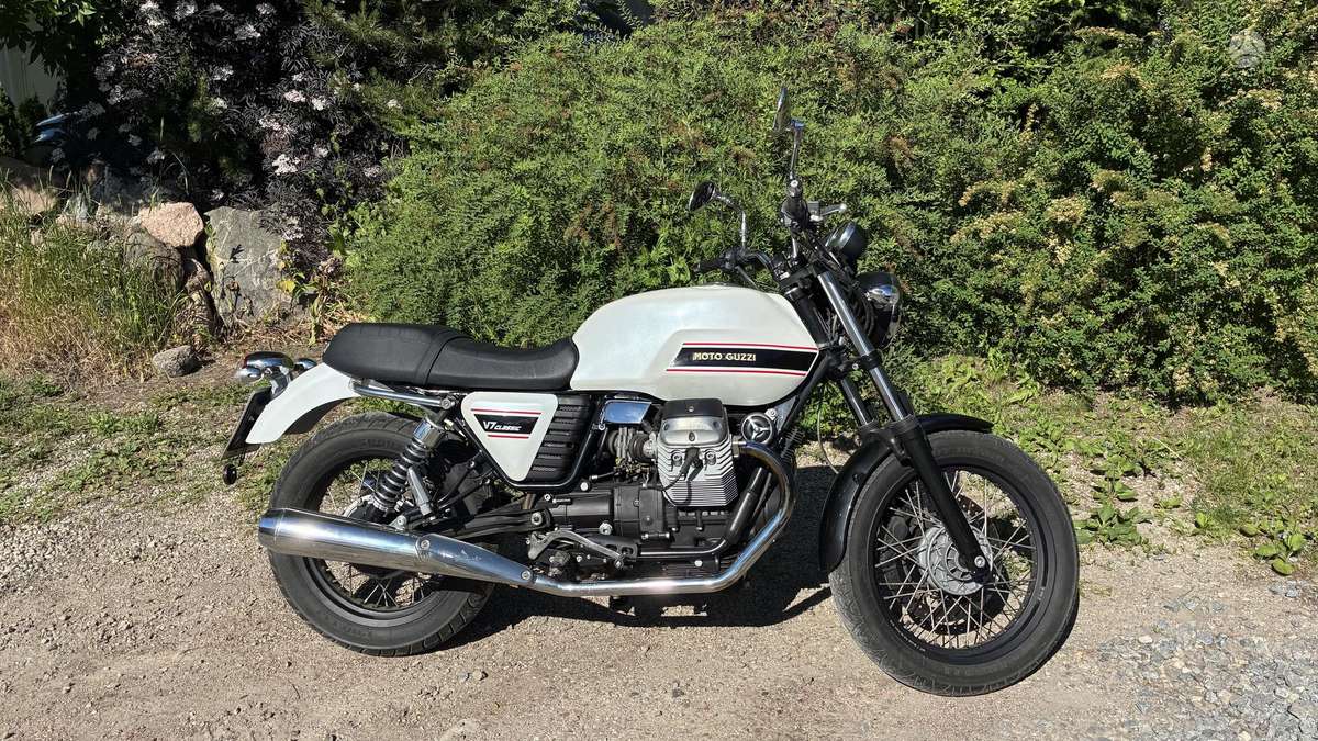 Moto Guzzi V7 744cc, street / classic
