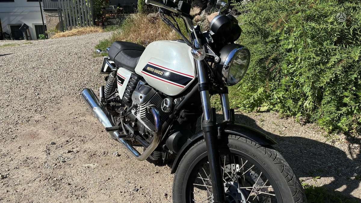 Moto Guzzi V7 744cc, street / classic