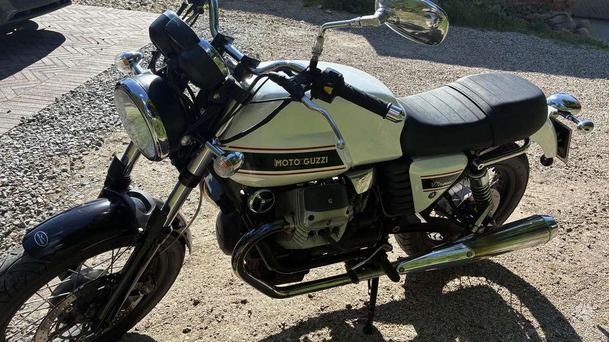 Moto Guzzi V7 744cc, street / classic