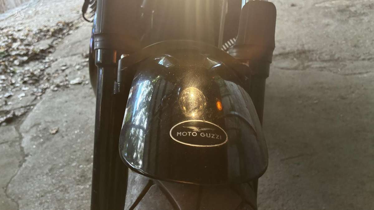 Moto Guzzi V7 744cc, street / classic
