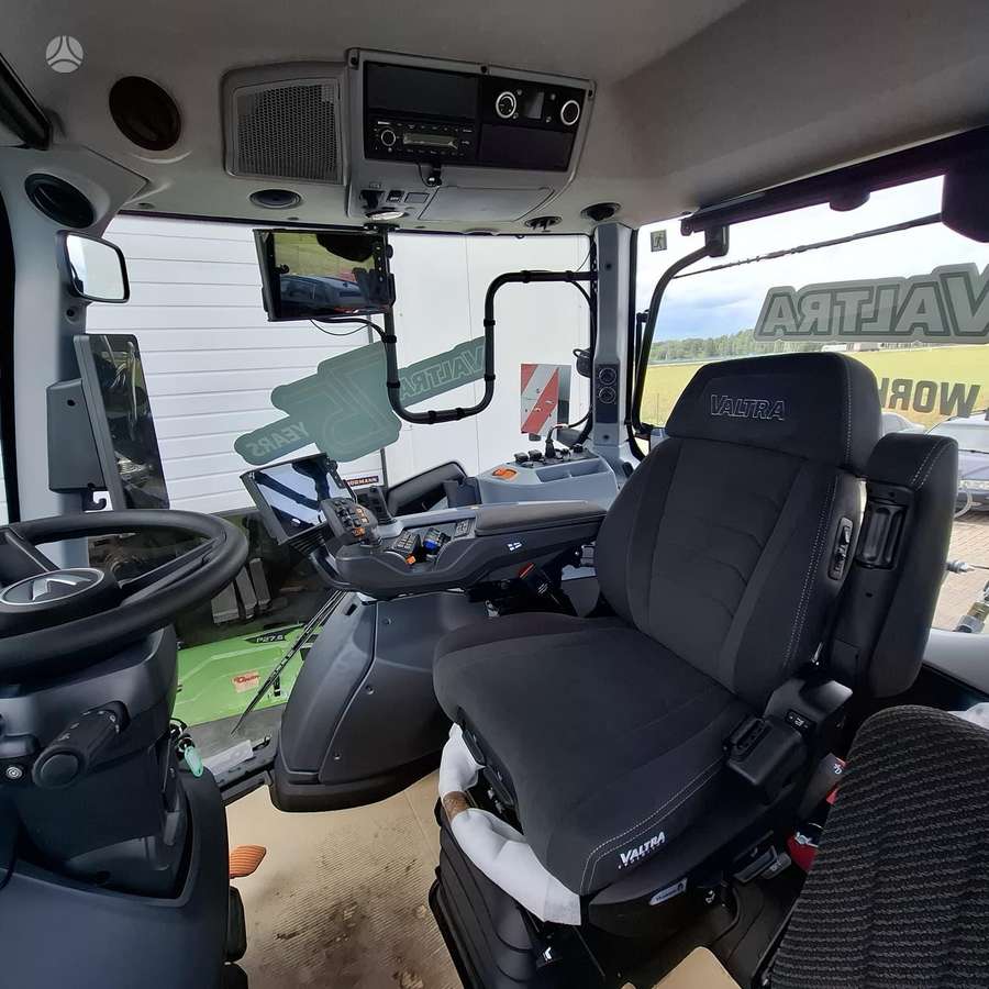 Valtra Q305, traktori