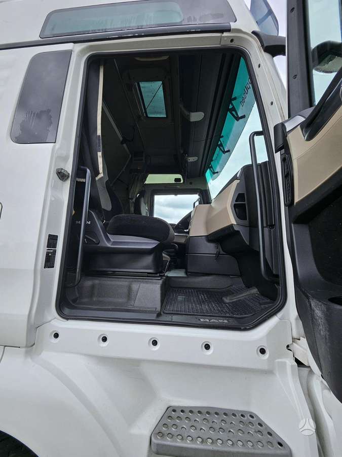 MAN TGX 18.470, double sleeper