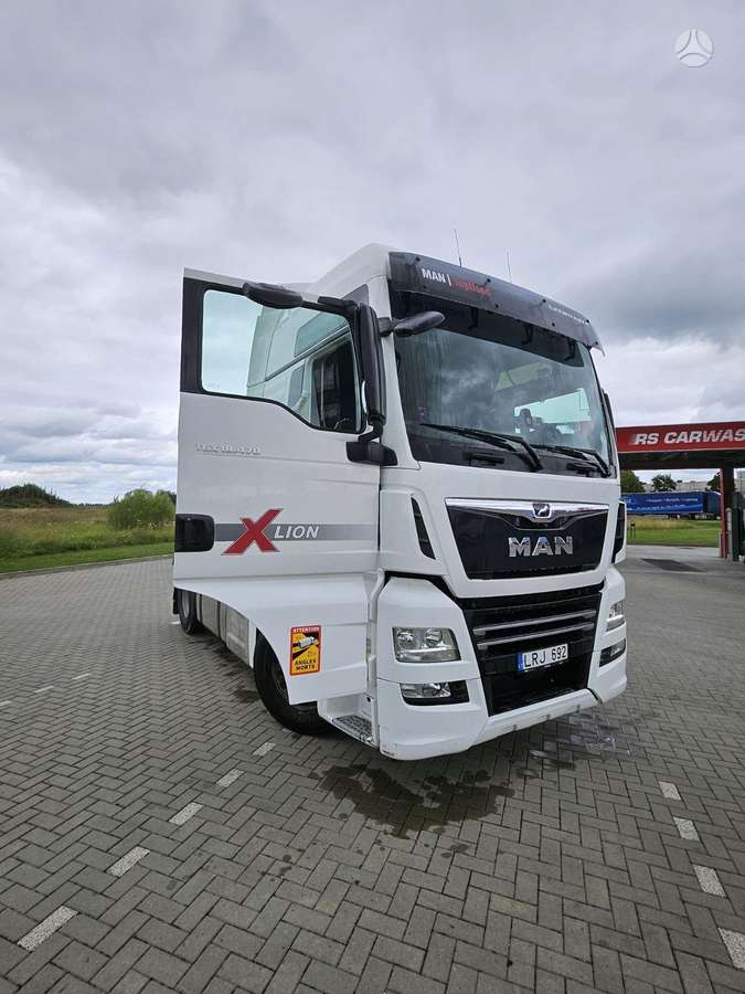 MAN TGX 18.470, double sleeper