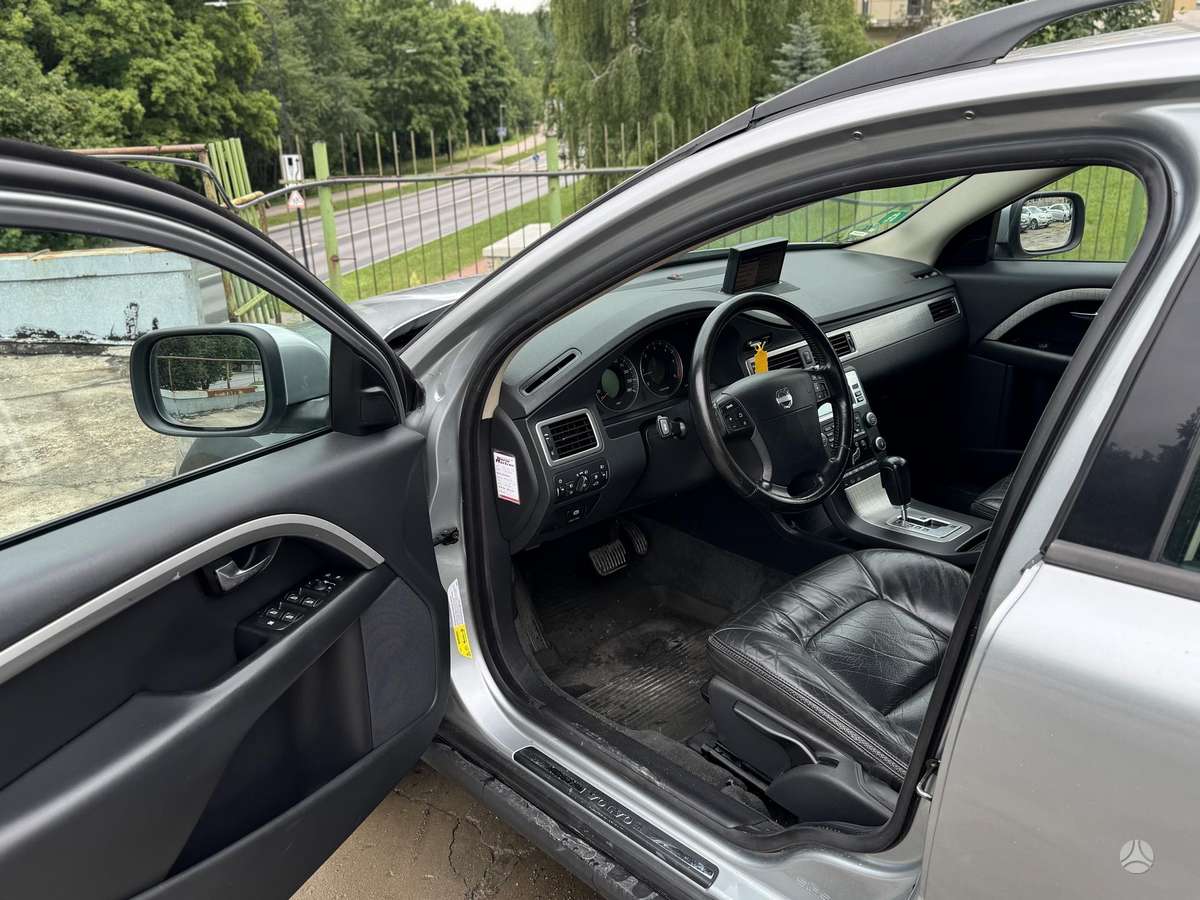 Volvo XC70, 2.4 l., wagon