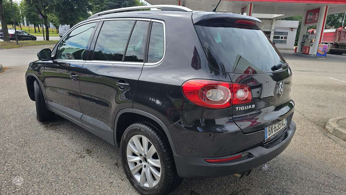 Volkswagen Tiguan - 10