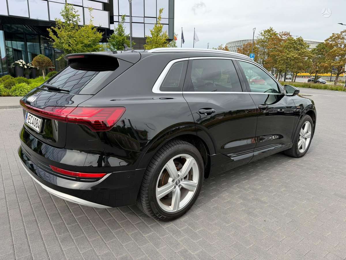 Audi e-tron, 95 kWh, off-road / crossover