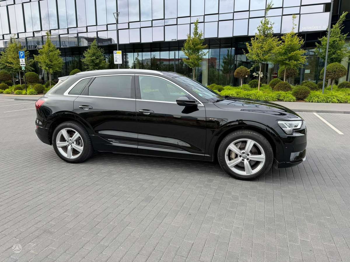 Audi e-tron, 95 kWh, off-road / crossover