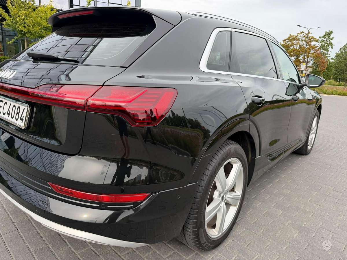 Audi e-tron, 95 kWh, off-road / crossover
