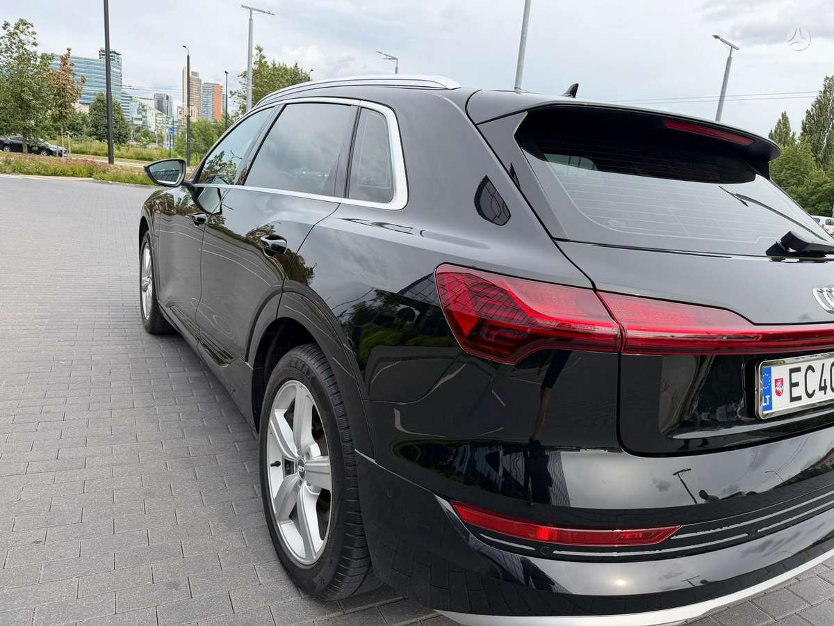 Audi e-tron, 95 kWh, off-road / crossover