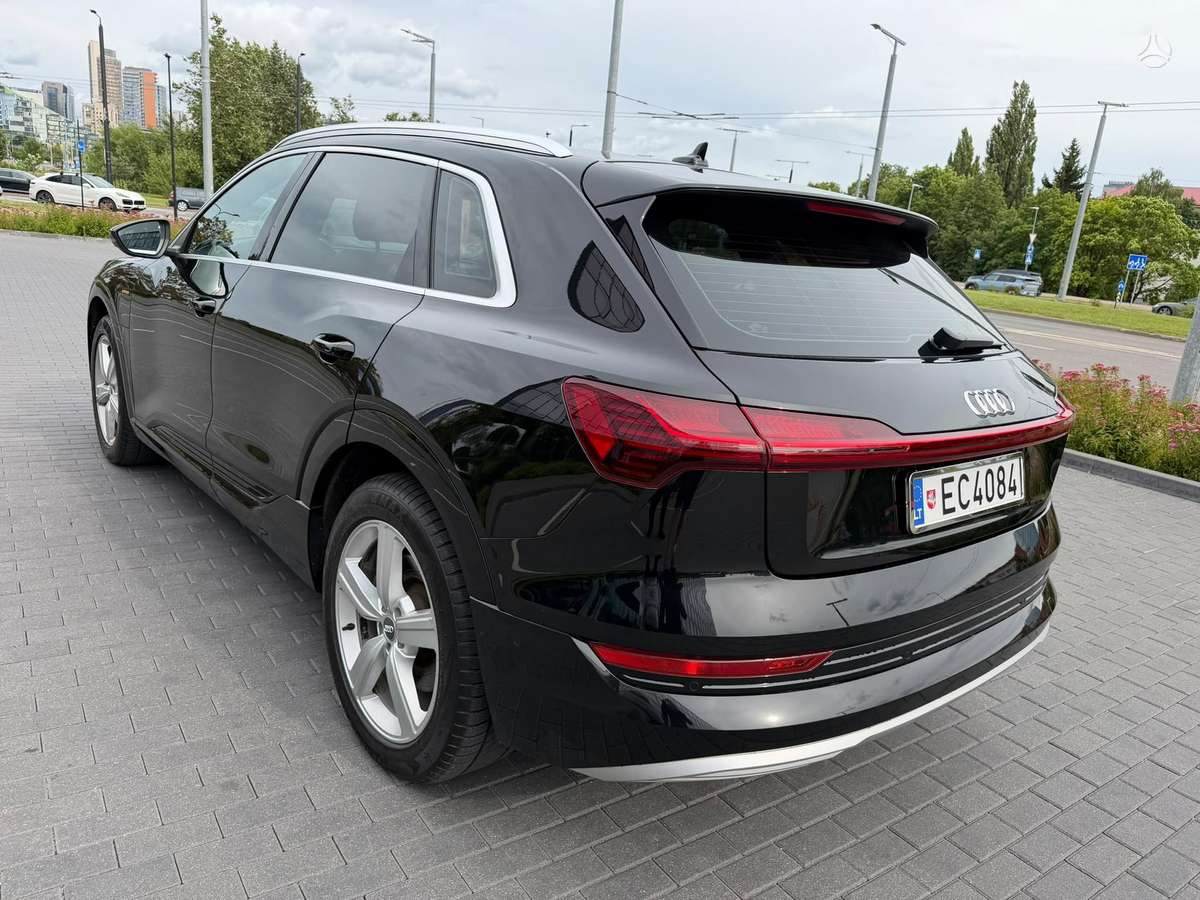 Audi e-tron, 95 kWh, off-road / crossover