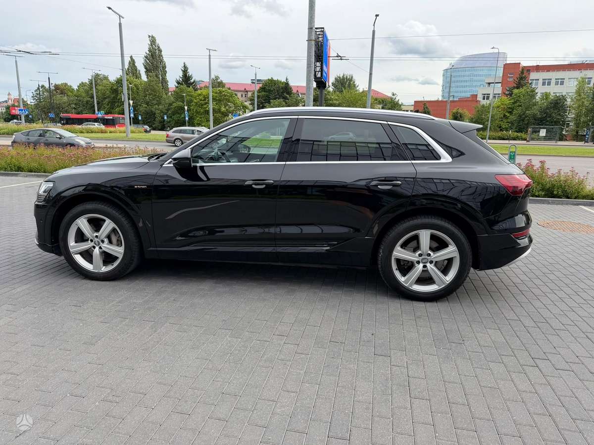 Audi e-tron, 95 kWh, off-road / crossover