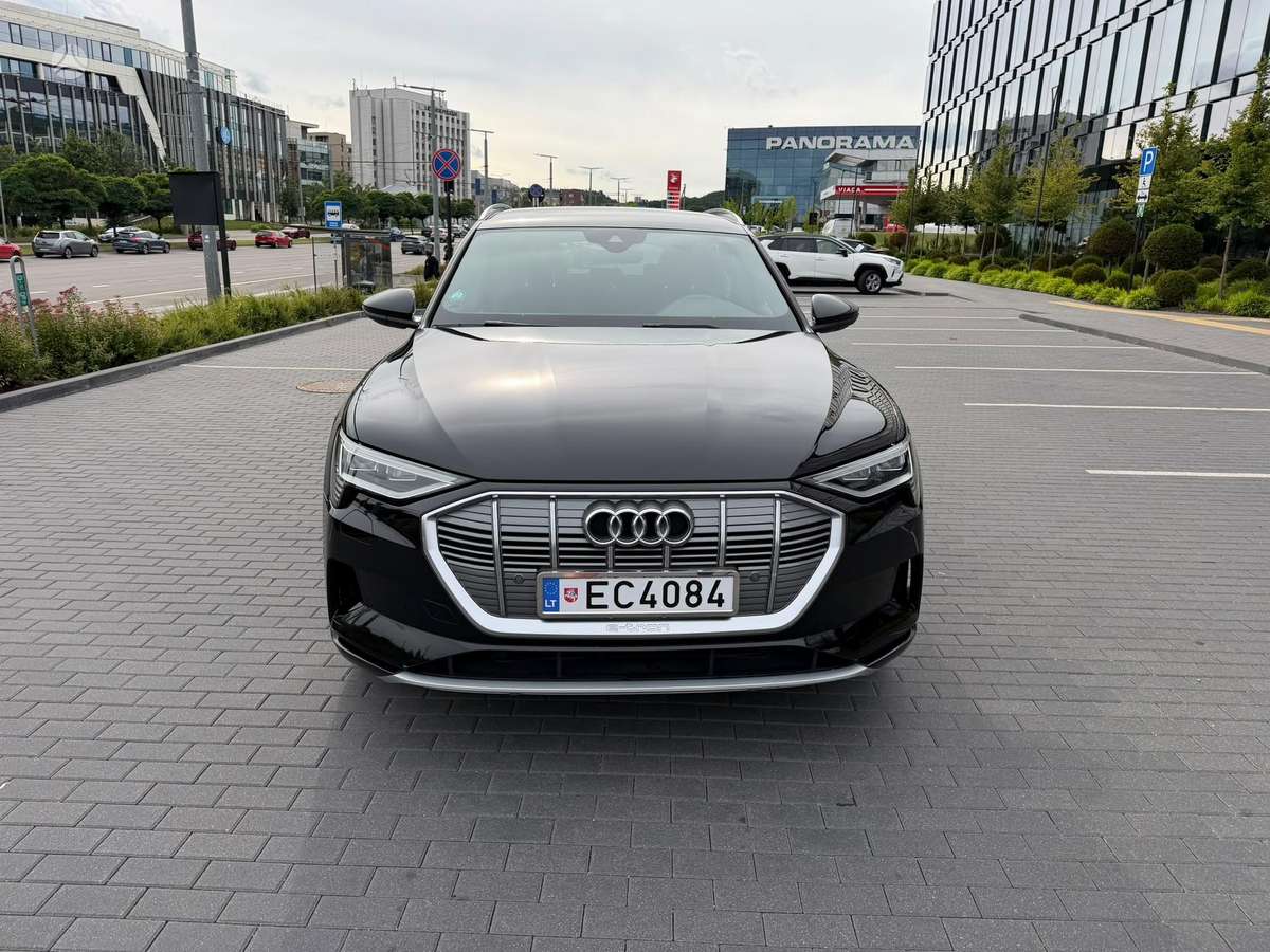Audi e-tron, 95 kWh, off-road / crossover