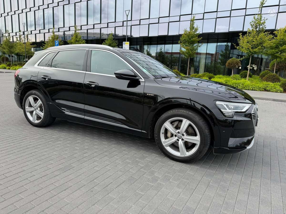 Audi e-tron, 95 kWh, off-road / crossover