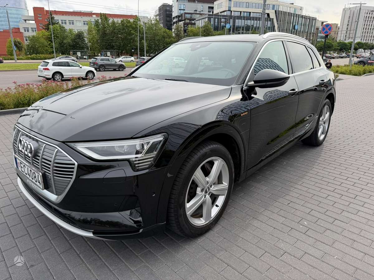 Audi e-tron, 95 kWh, off-road / crossover