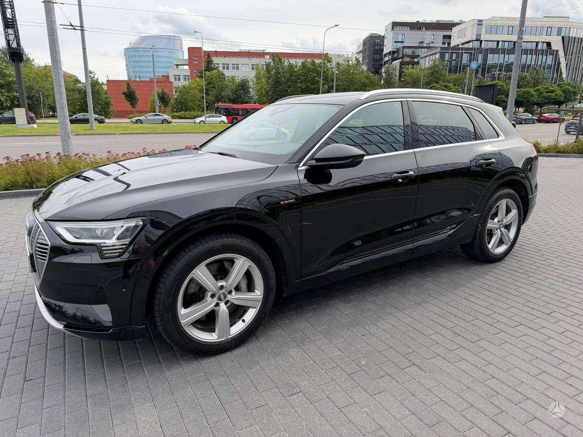Audi e-tron, 95 kWh, off-road / crossover