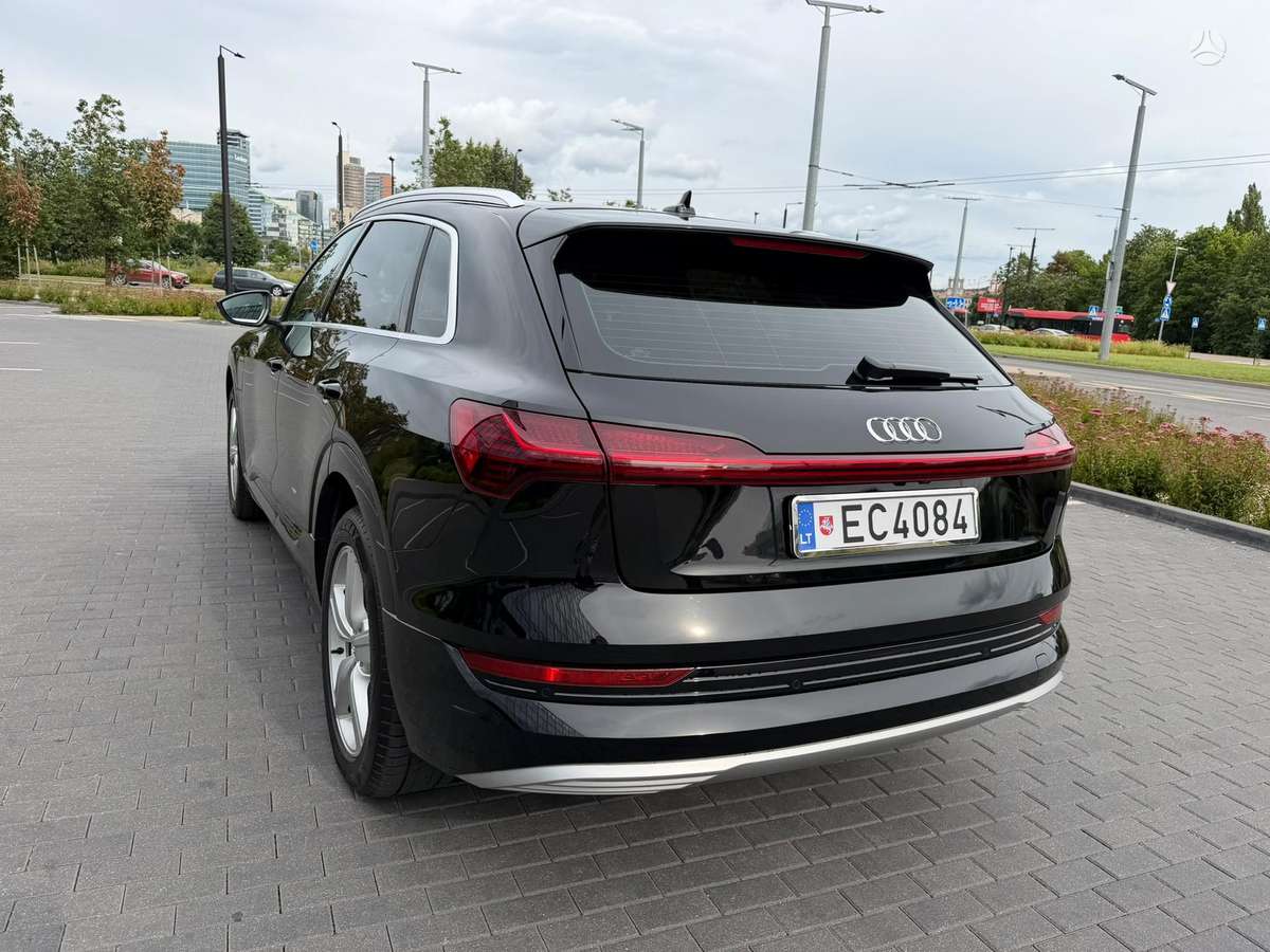 Audi e-tron, 95 kWh, off-road / crossover