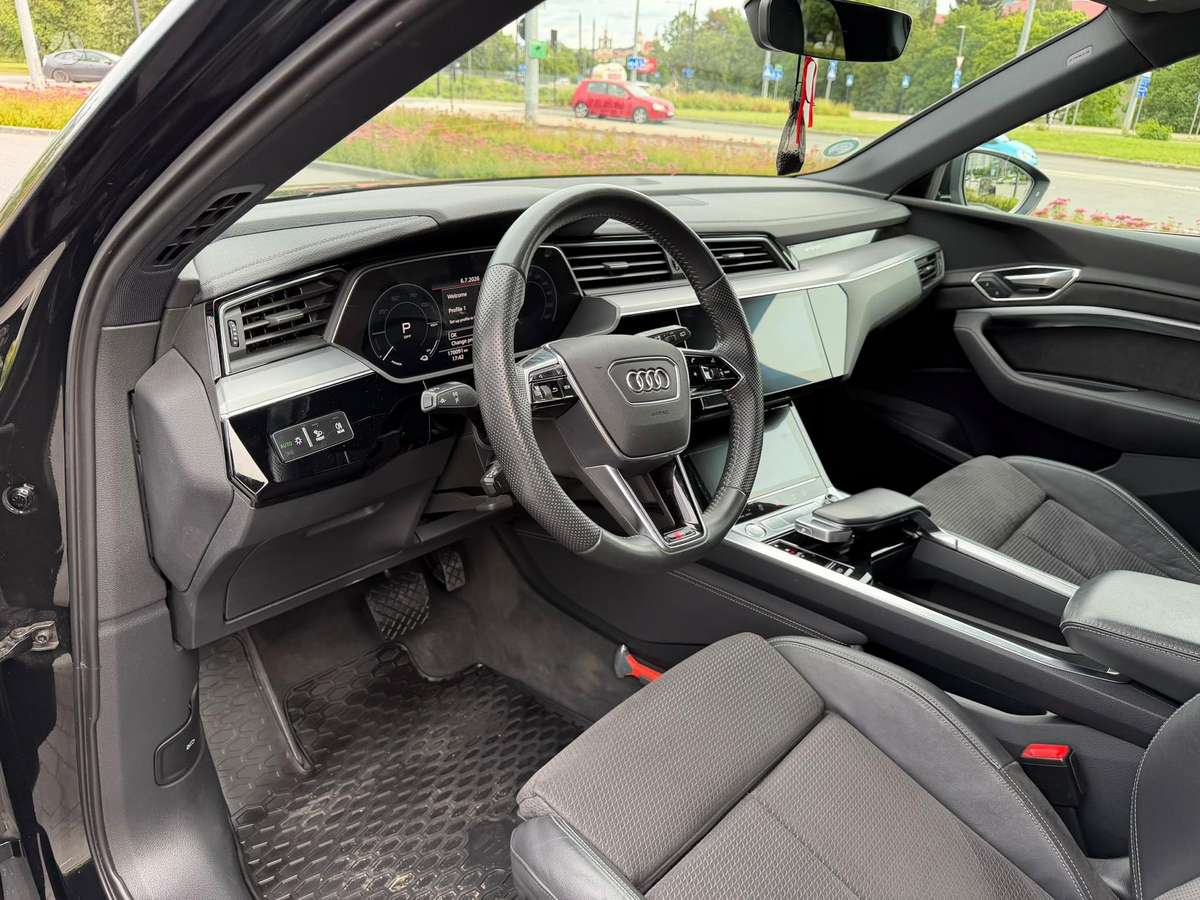 Audi e-tron, 95 kWh, off-road / crossover