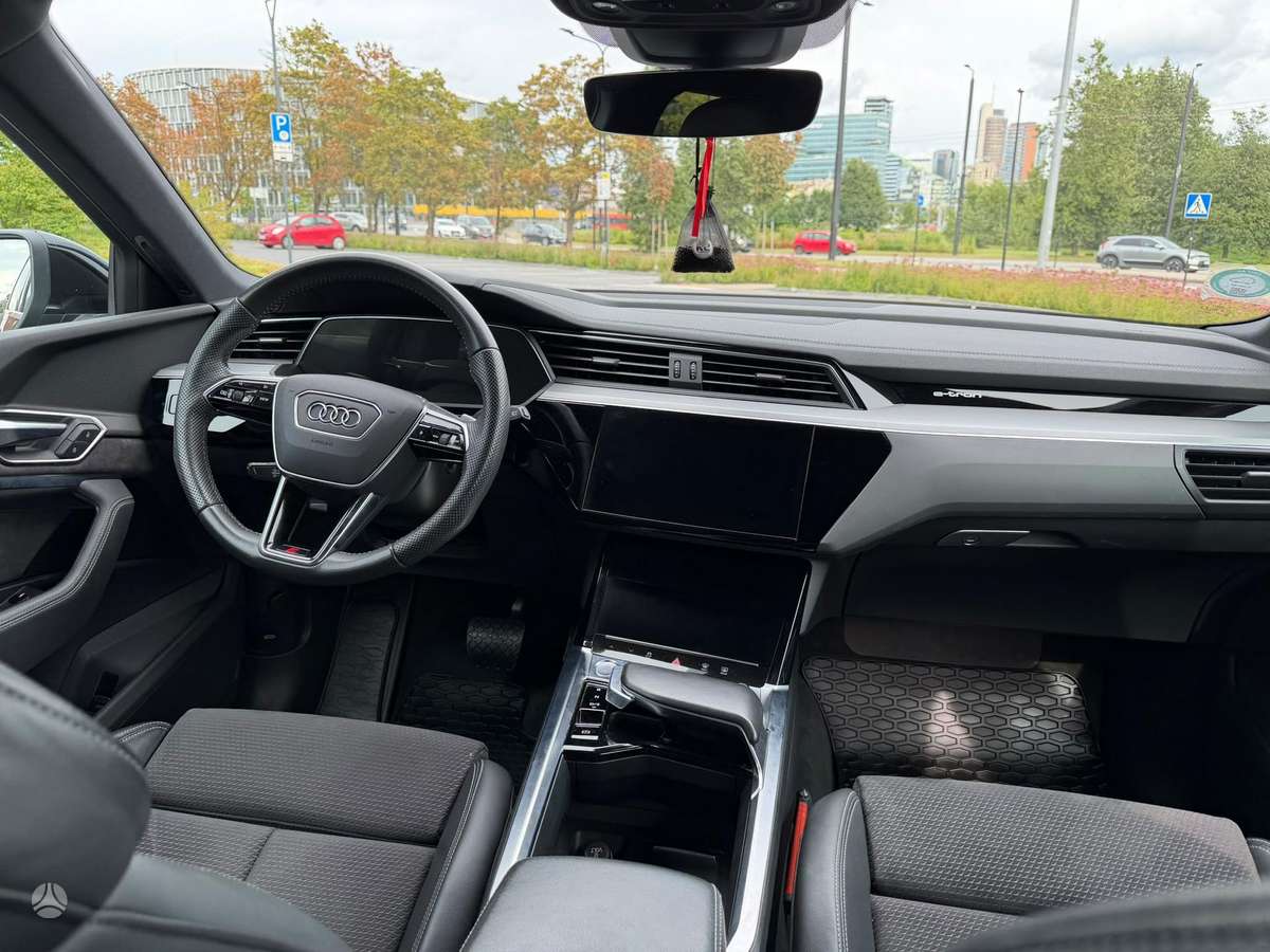 Audi e-tron, 95 kWh, off-road / crossover