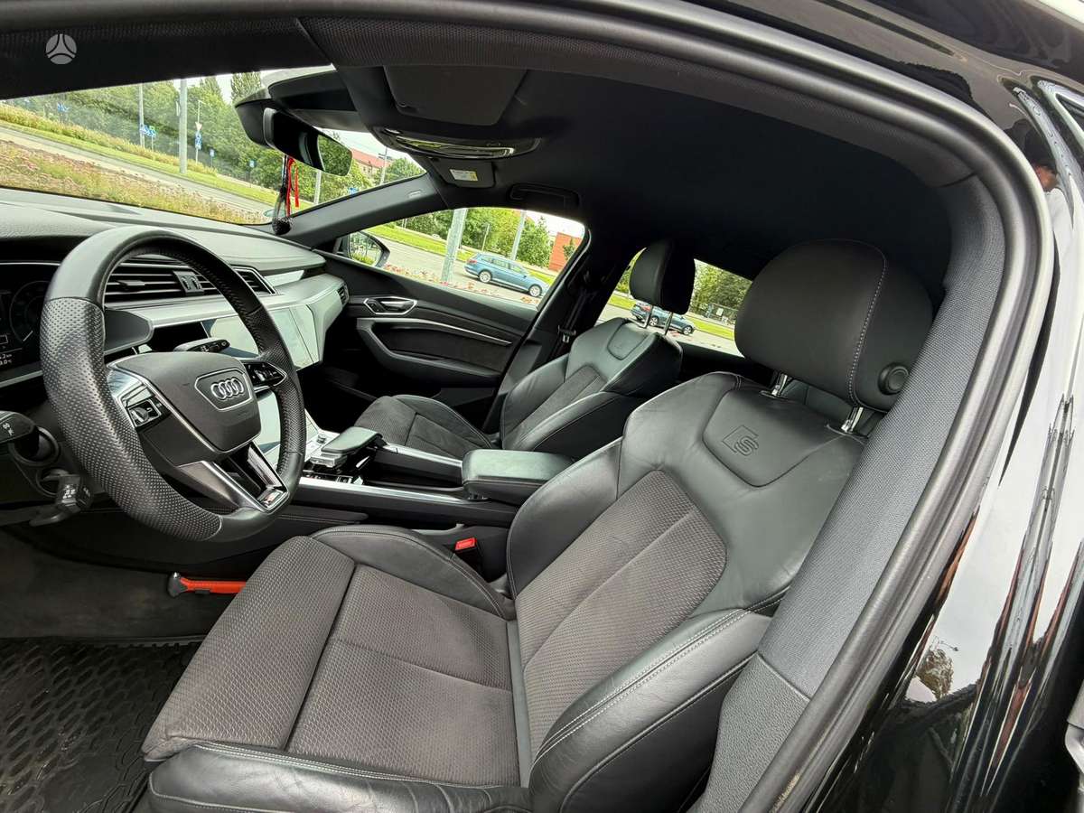 Audi e-tron, 95 kWh, off-road / crossover