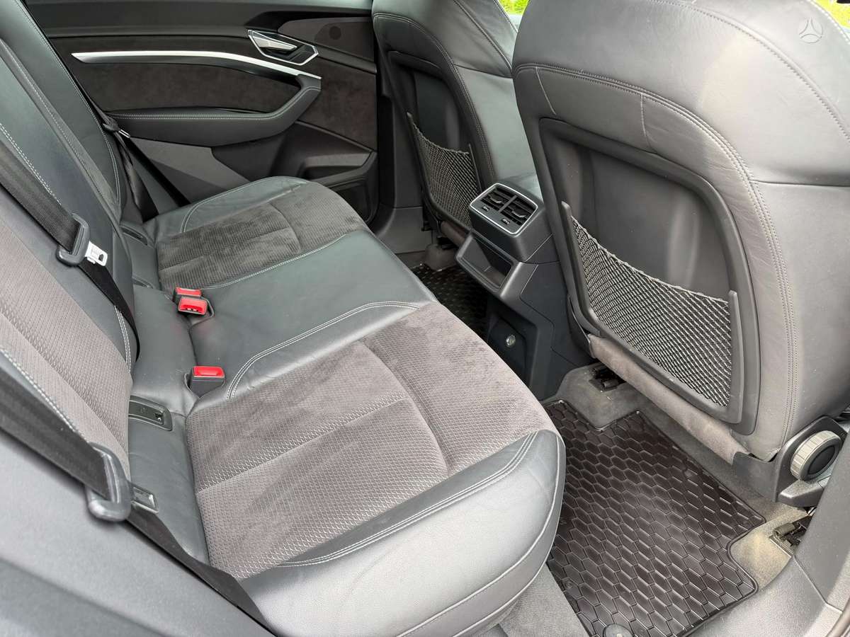 Audi e-tron, 95 kWh, off-road / crossover