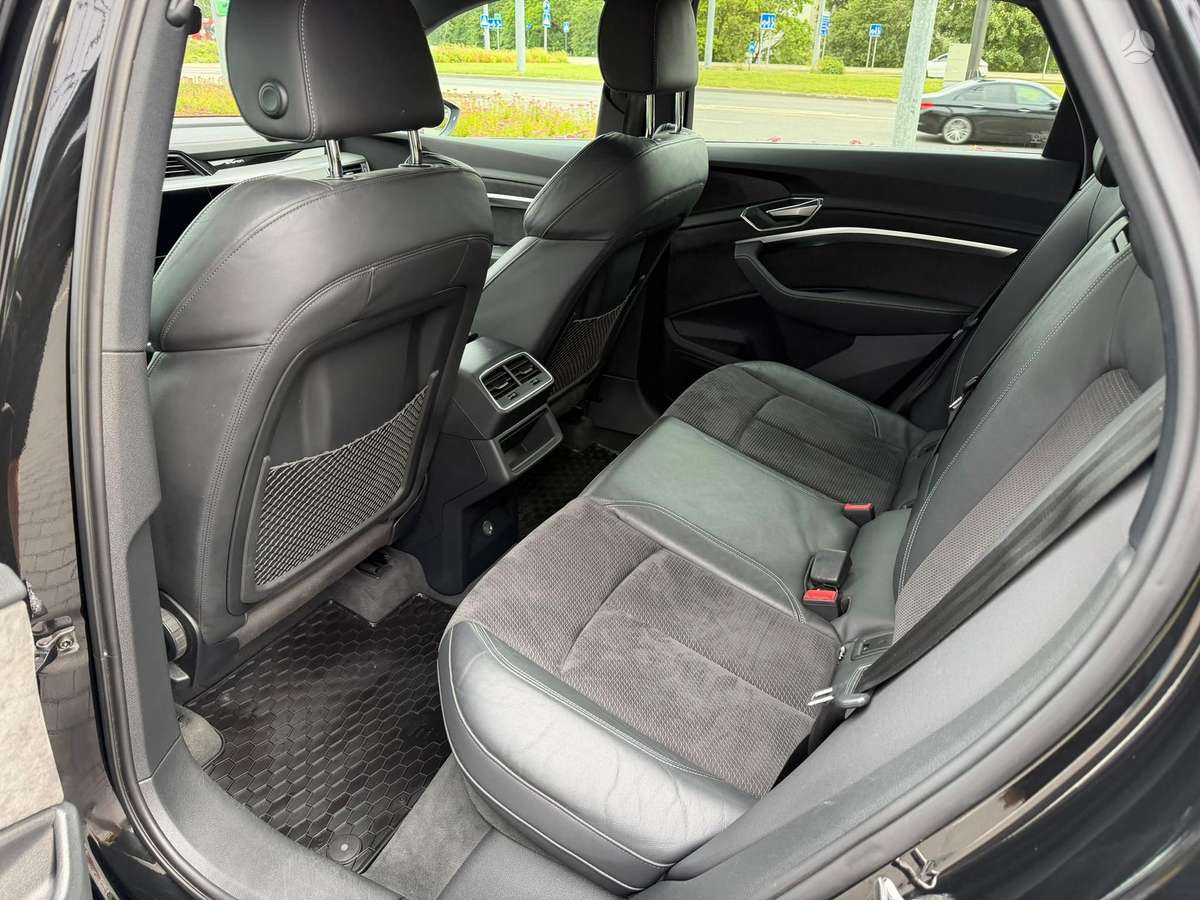 Audi e-tron, 95 kWh, off-road / crossover