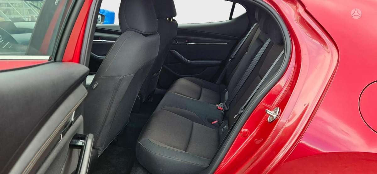 Mazda 3, 2.0 l., Хэтчбек