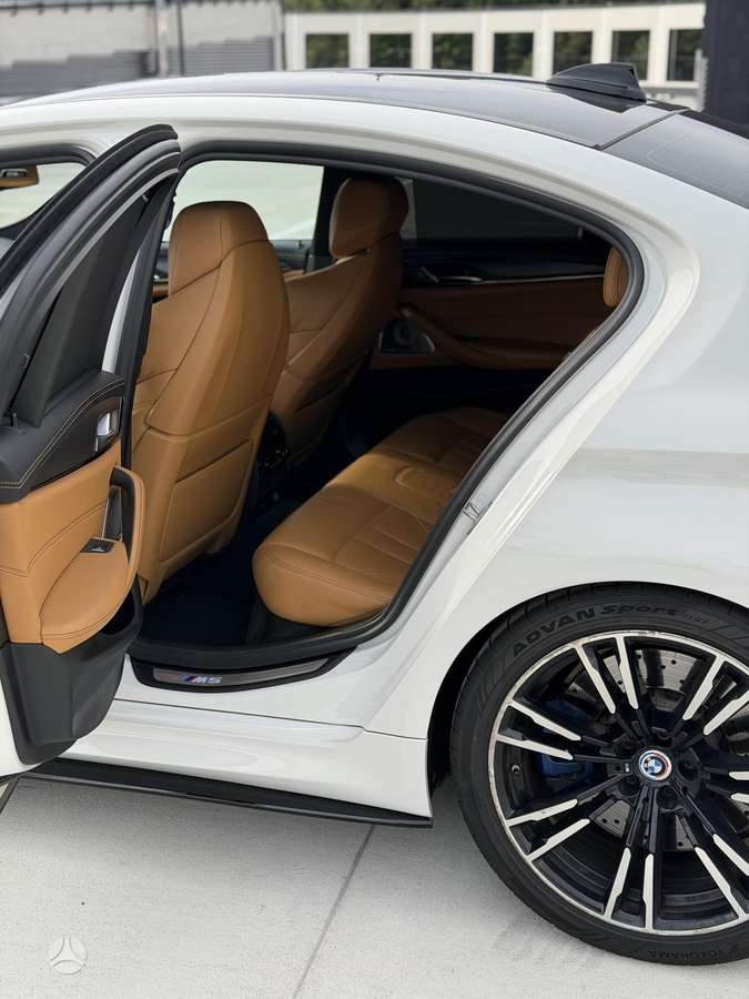 BMW M5, 4.4 l., Седан