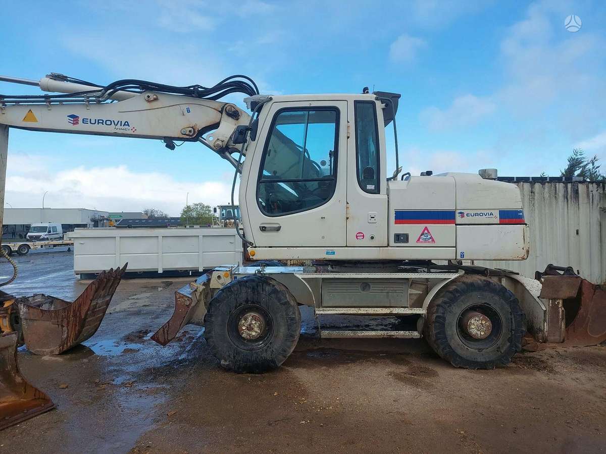 Liebherr A314, ekskavatori