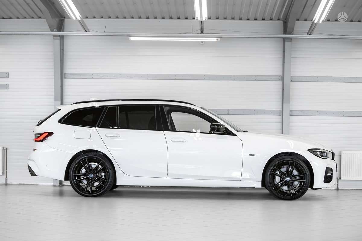 BMW 330, 2.0 l., Универсал