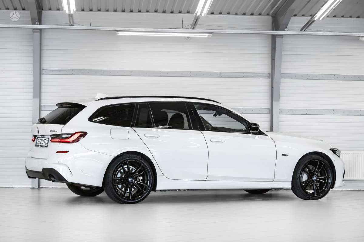 BMW 330, 2.0 l., Универсал