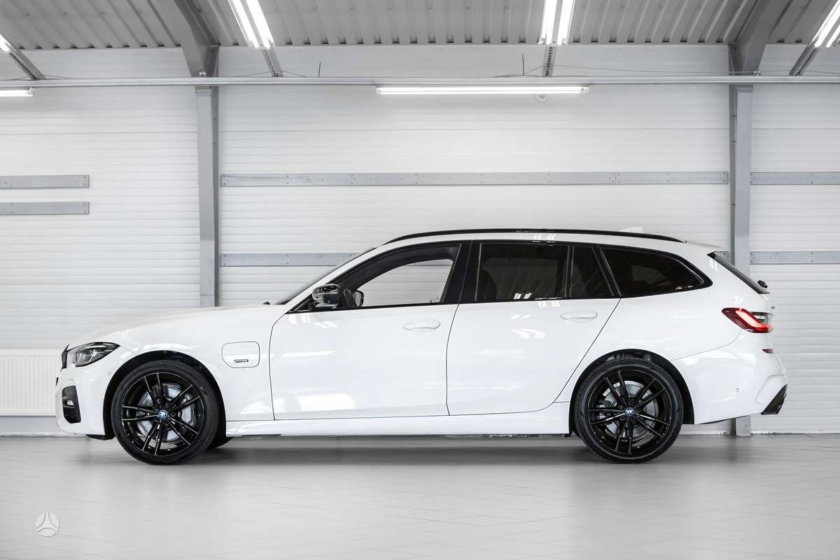 BMW 330, 2.0 l., Универсал