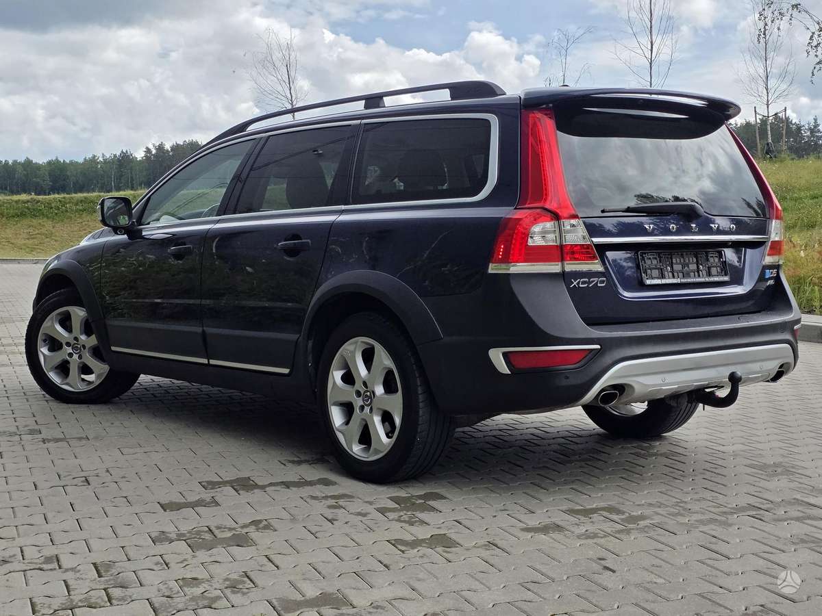 Volvo XC70 - 8